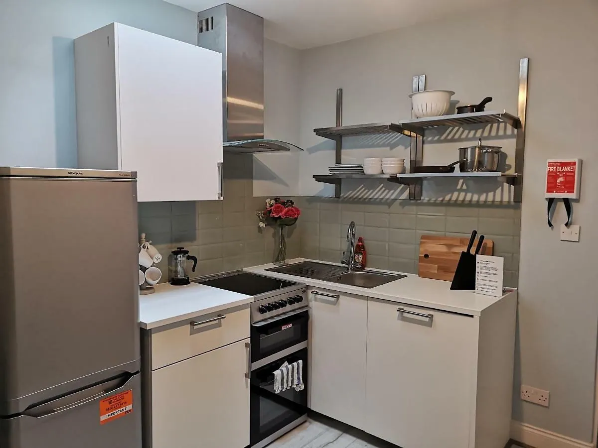 Ha\'Penny Bridge Apartments location