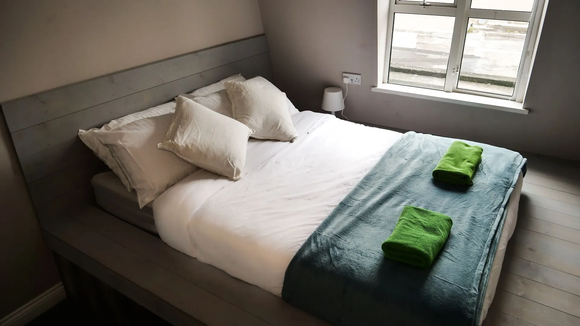 Ha'Penny Bridge Apartments Dublin 0*,  Ireland
