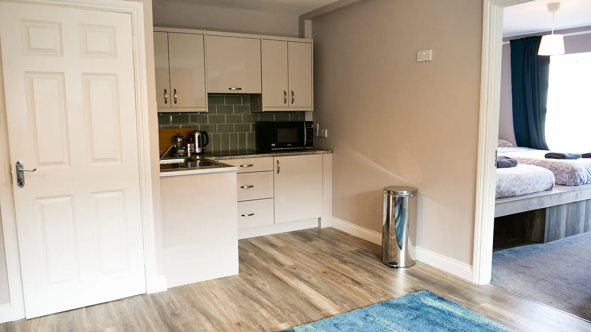 Ha'Penny Bridge Apartments Dublin 0*,